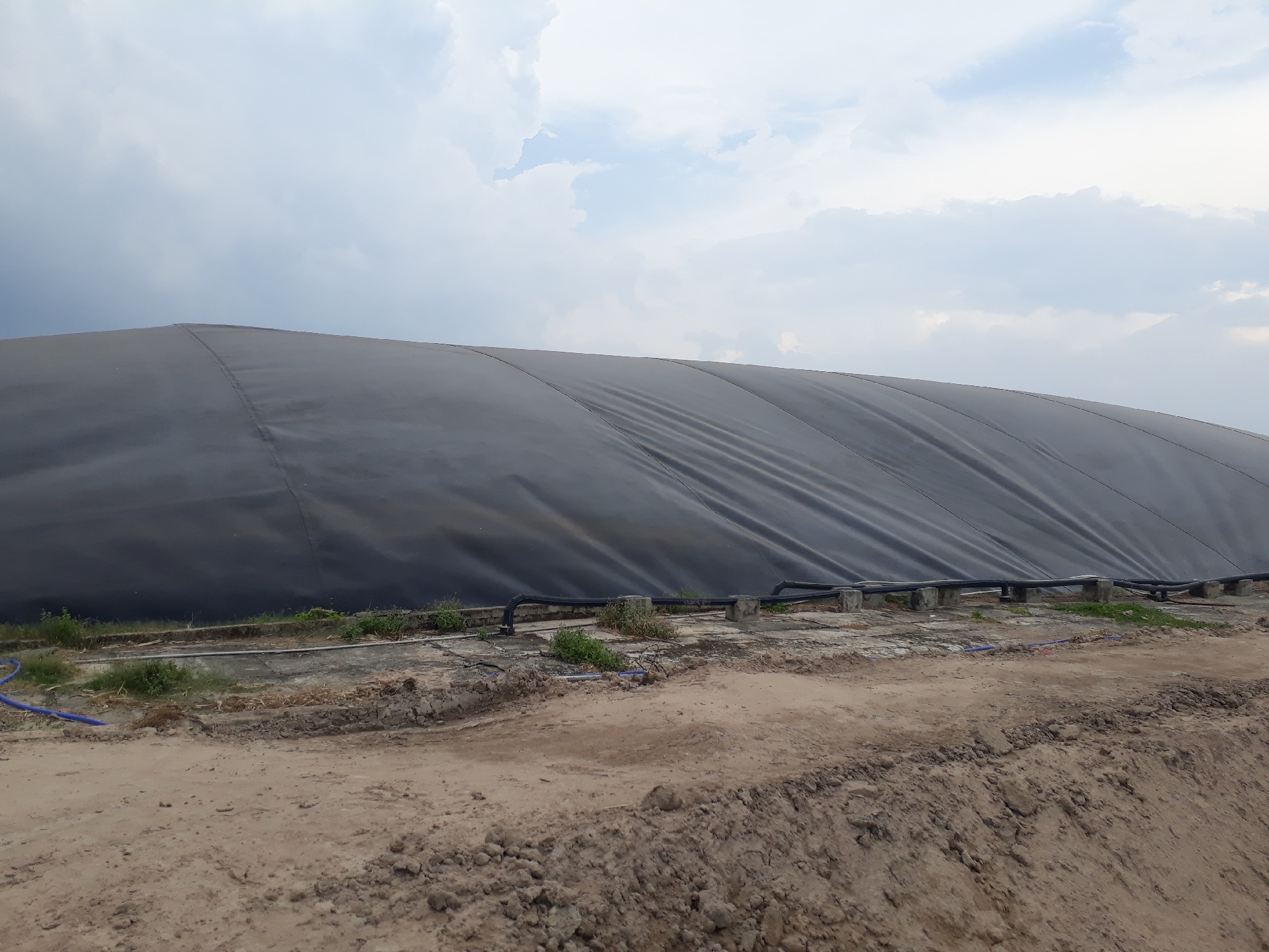 Thi công hầm biogas bằng màng HDPE giá rẻ